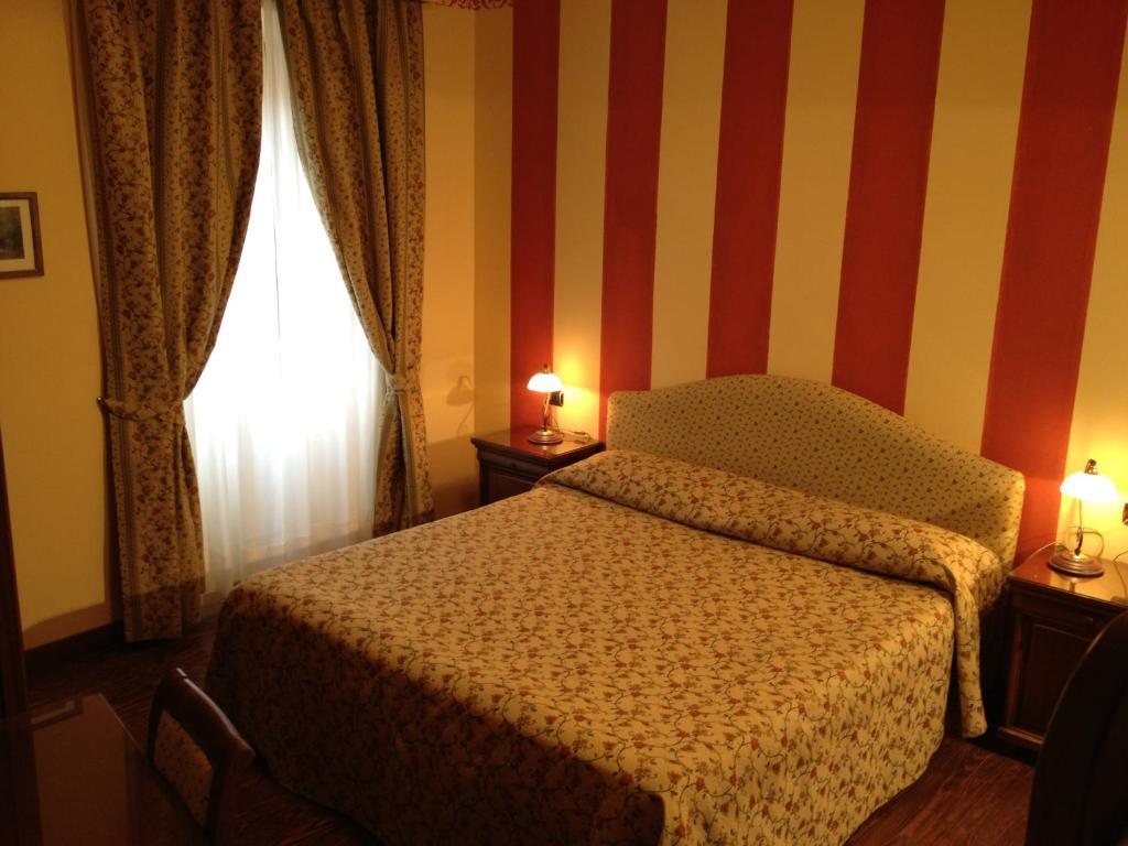 Hotel La Dependance Menaggio Zimmer foto