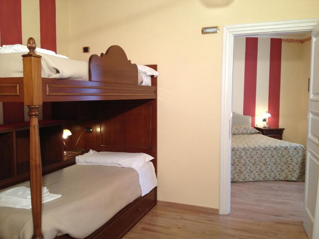 Hotel La Dependance Menaggio Zimmer foto