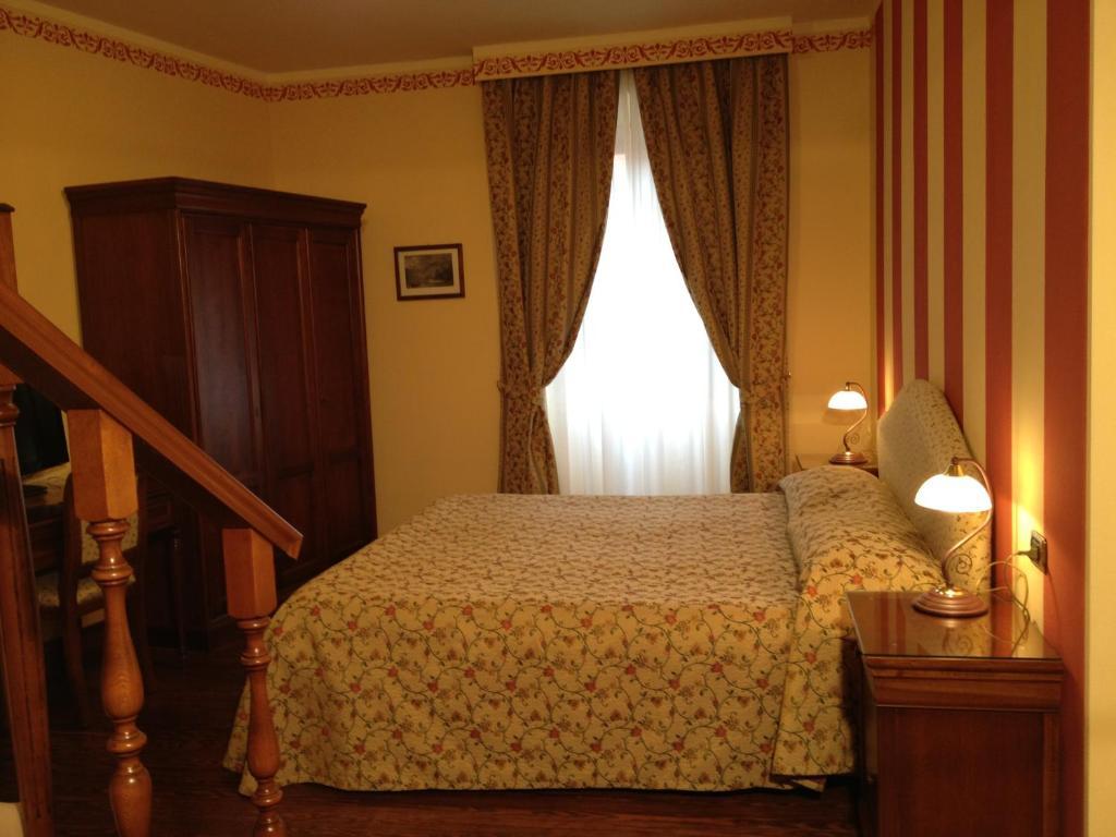 Hotel La Dependance Menaggio Zimmer foto