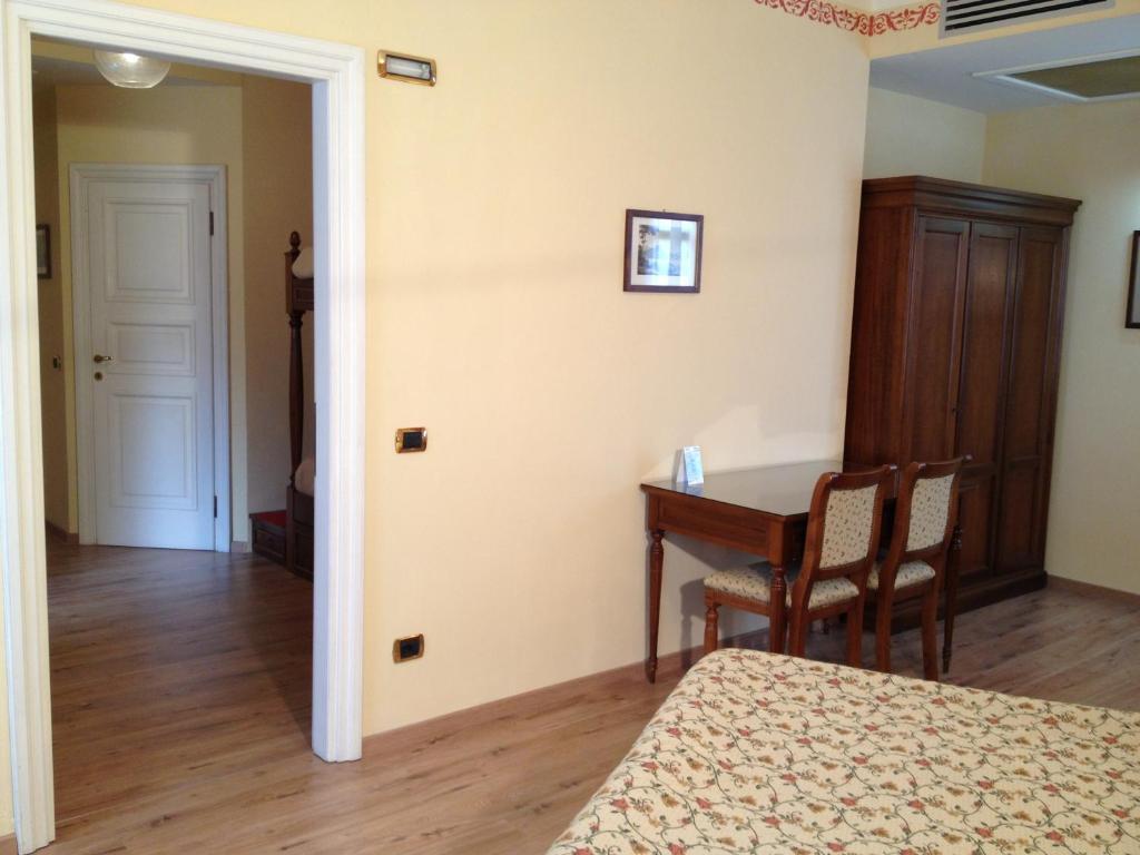 Hotel La Dependance Menaggio Zimmer foto
